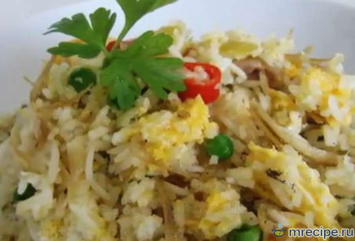 Жареный рис с яйцом и овощами