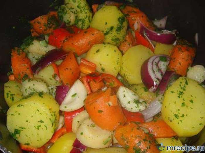 Картофель, тушеный с овощами