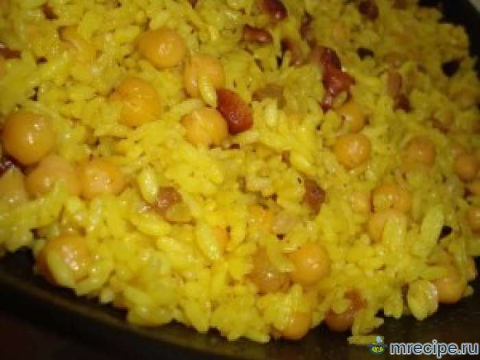 Блюдо из риса, гороха и шпината